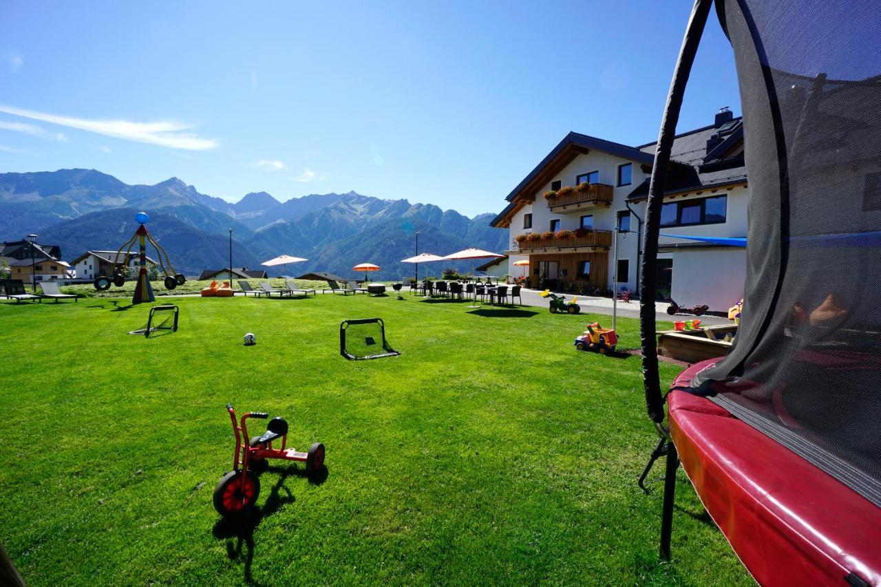 Apart-Hotel Alpinsonnenresidenz Фис Екстериор снимка